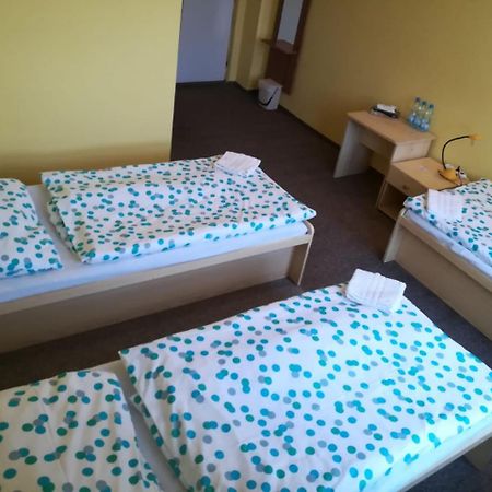 Hotel Modra Hvezda Sadská エクステリア 写真